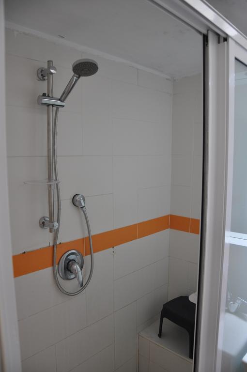Sky Home Apartment Jabotinsky 8 Бат Ям Екстериор снимка