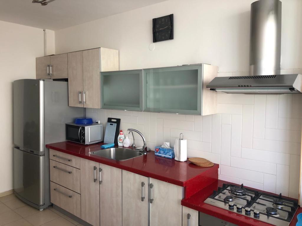 Sky Home Apartment Jabotinsky 8 Бат Ям Екстериор снимка
