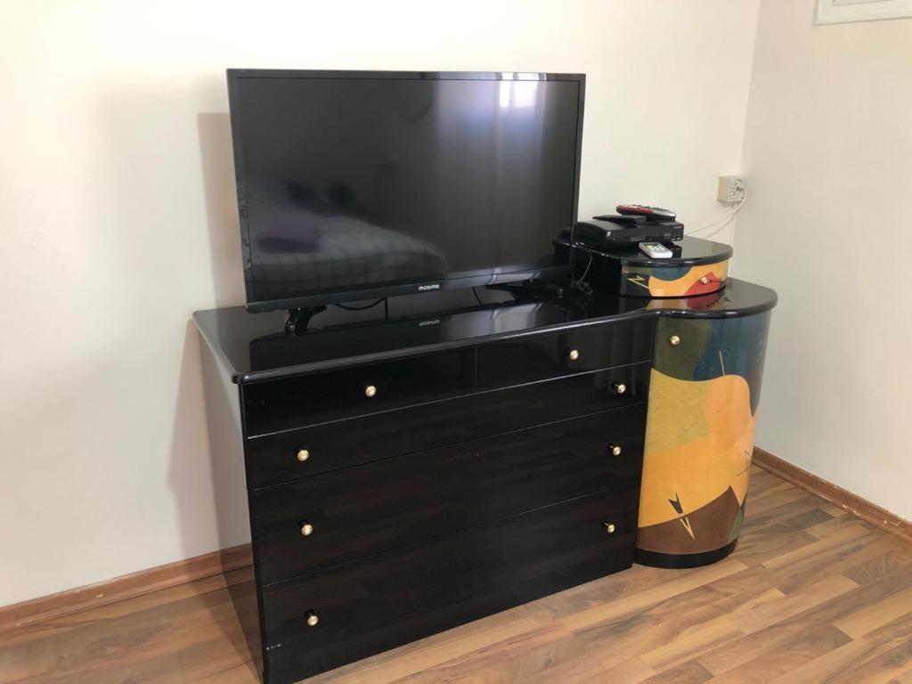 Sky Home Apartment Jabotinsky 8 Бат Ям Екстериор снимка